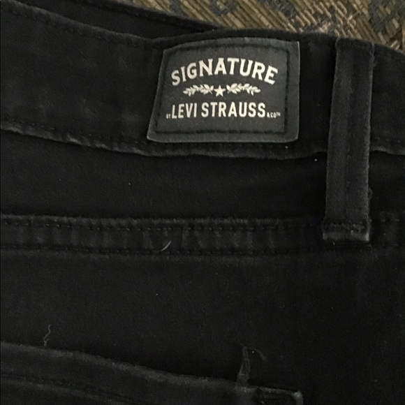 Levi’s - Picture 2 of 4